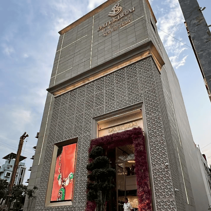 Batukbhai Jewellers showroom display lighting, Shankarnagar, Nagpur