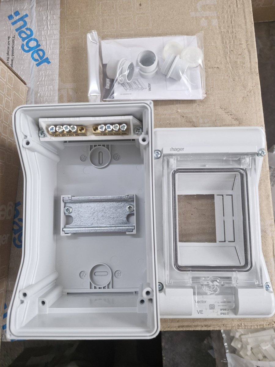 Hager VE106L — Encl.,vector,IP5x,6M,version AUT